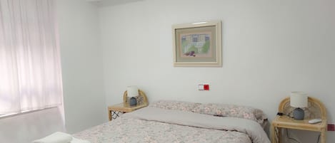 3 Schlafzimmer, Schreibtisch, Bügeleisen/Bügelbrett, kostenloses WLAN