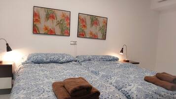 3 bedrooms, desk, iron/ironing board, free WiFi