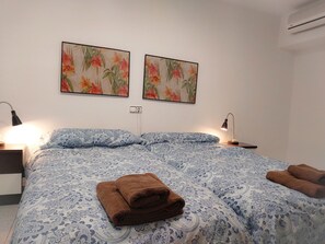 3 habitaciones, escritorio, tabla de planchar con plancha y wifi gratis 