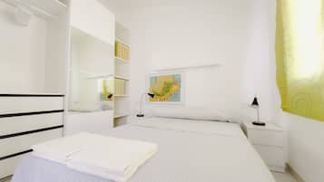 1 chambre, bureau, fer et planche à repasser, Wi-Fi gratuit