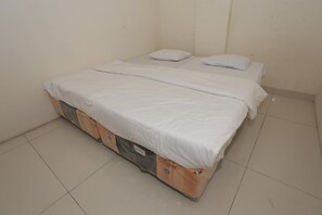 Double Room | Bed sheets - SPOT ON 93827 Rumah Kost Harapan Indah (Bekasi)