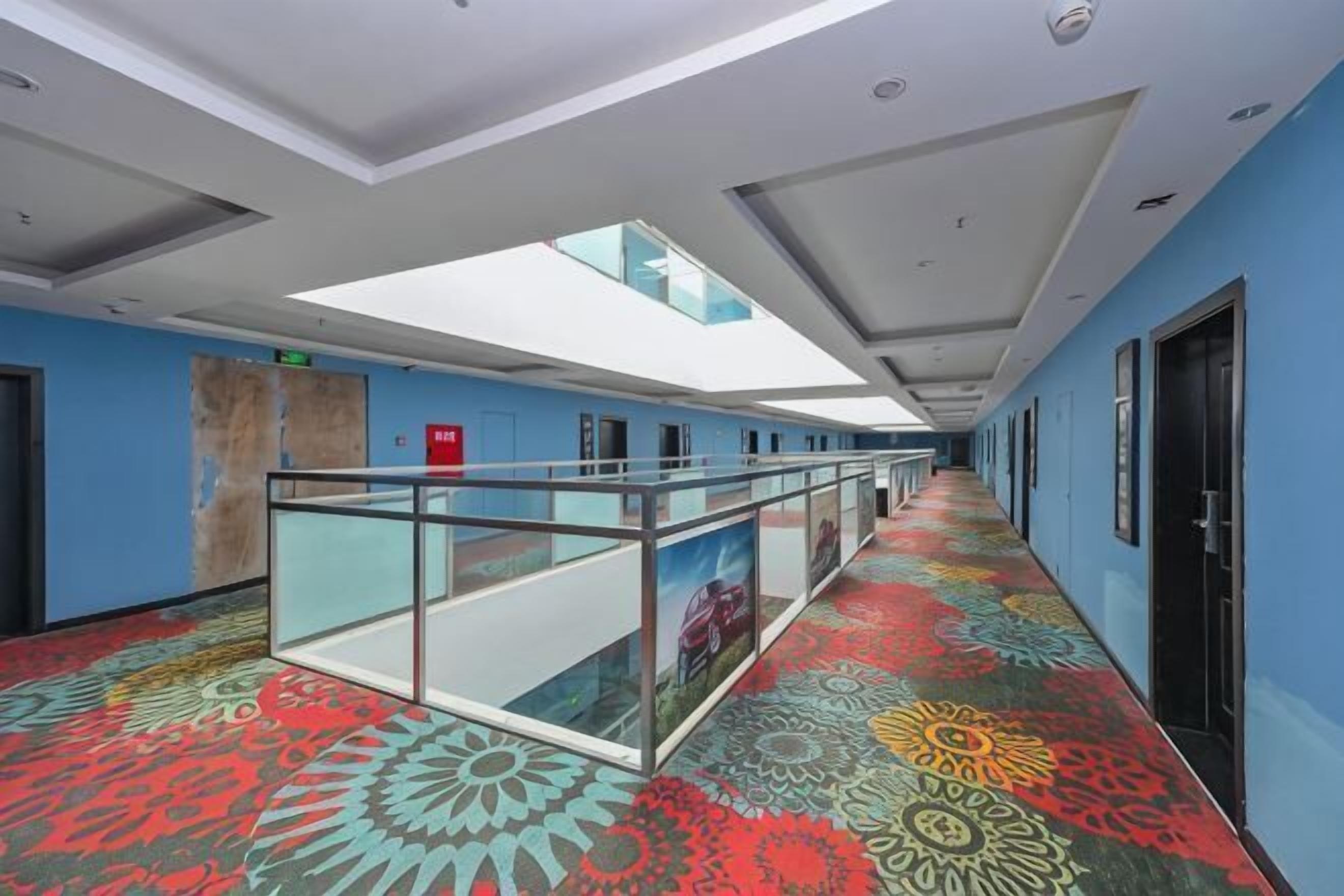 Indoor pool. Chenxu Hotel