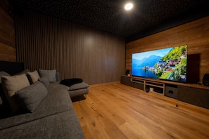 TV, caminetto