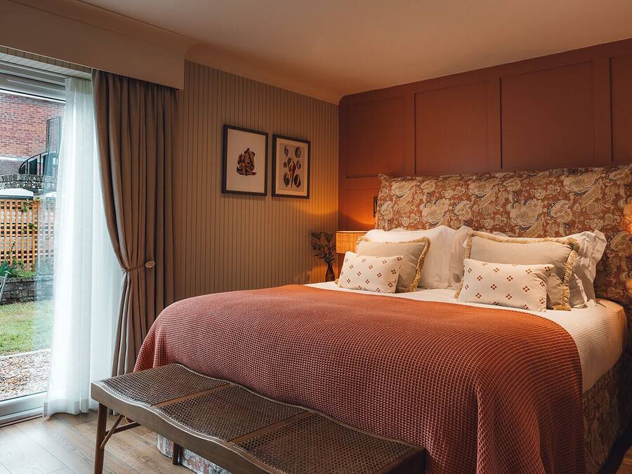 Egyptian cotton sheets, premium bedding, in-room safe