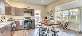 Wisconsin Farmhouse Stay: Utv, Boat, Snowmobile!