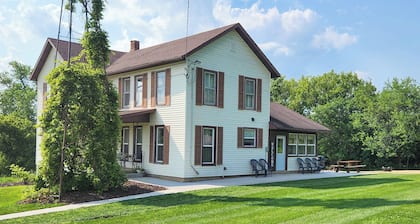 Wisconsin Farmhouse Stay: Utv, Boat, Snowmobile!