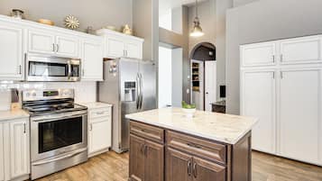 House (3 Bedrooms) | Interior