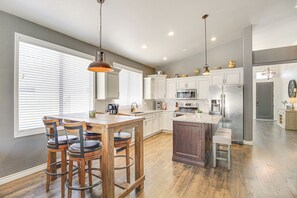 House (3 Bedrooms) | Interior