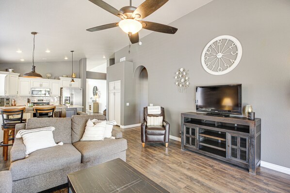 House (3 Bedrooms) | Interior
