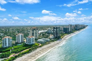 On the beach - Panoramic Gulf Views, Newly Renovated, Spectacular Sunsets in Naples (Naples)