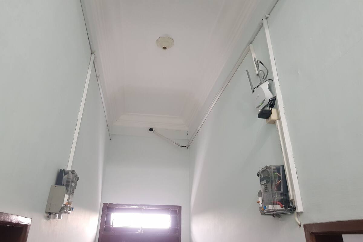 A room with a white ceiling, a visible door, and a window.