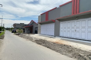 Front of property - Hotel O Family Guesthouse (Medan)