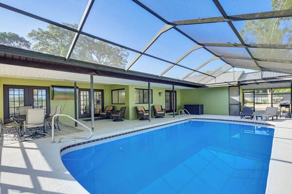 Furnished Outdoor Area! Family Home In Spring Hill - Spring Hill, FL