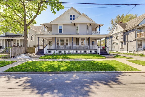 Apartment (3 Bedrooms) | Front of property