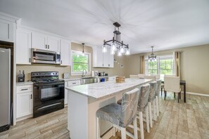 House (3 Bedrooms) | Interior - Milledgeville Home w/ Game Room & Private Dock! (Milledgeville)