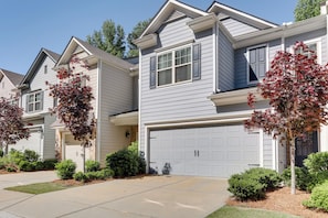 Apartment (4 Bedrooms) | Front of property