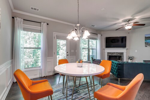 Chic Doraville Townhome: Central Location!
