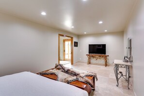 House (1 Bedroom) | Interior