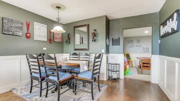 House (3 Bedrooms) | Interior