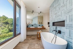 Shower, hair dryer, towels - Villa Lumi - a haven of luxury with large infinity pool, childrens pool, jacuzzy and sauna (Dračevac)