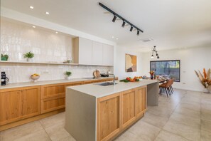 Fridge, oven, dishwasher, coffee/tea maker - Villa Lumi - a haven of luxury with large infinity pool, childrens pool, jacuzzy and sauna (Dračevac)