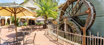 บีชไซด์ รีทรีท-คอร์ทยาร์ด วิลล่า~บีชไซด์ คอนโด 2 ห้องนอน โดย RedAwning