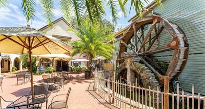 Beachside Retreat-courtyard Villa~beachside 2 Bedroom Condo by RedAwning