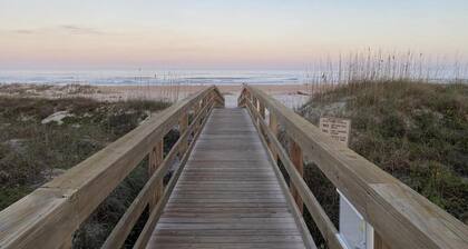 Beachside Retreat-courtyard Villa~beachside 2 Bedroom Condo by RedAwning
