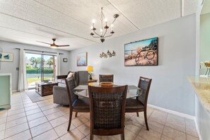Condo, 2 Bedrooms | Dining