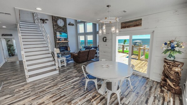 Dining - Bayfront Trio House w/Hot Tub + Private Pier (San Leon)