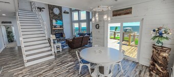 Bayfront Trio House w/Hot Tub + Private Pier