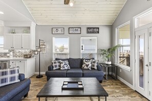 Smart TV, fireplace, table tennis