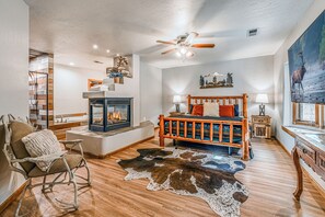 4 bedrooms, iron/ironing board, free WiFi, bed sheets