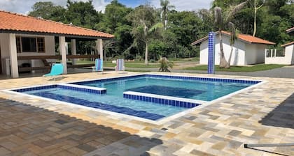 Casa de Campo com Piscina e Churrasqueira