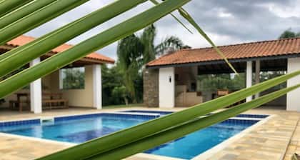 Casa de Campo com Piscina e Churrasqueira