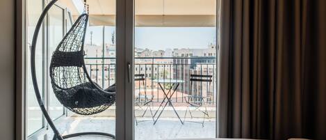 Habitación panorámica doble, 1 cama de matrimonio, balcón, vistas a la ciudad | Balcón