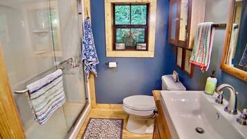 Een douche, een haardroger, handdoeken