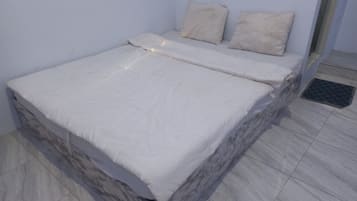 Standard Double Room | Laptop workspace, bed sheets