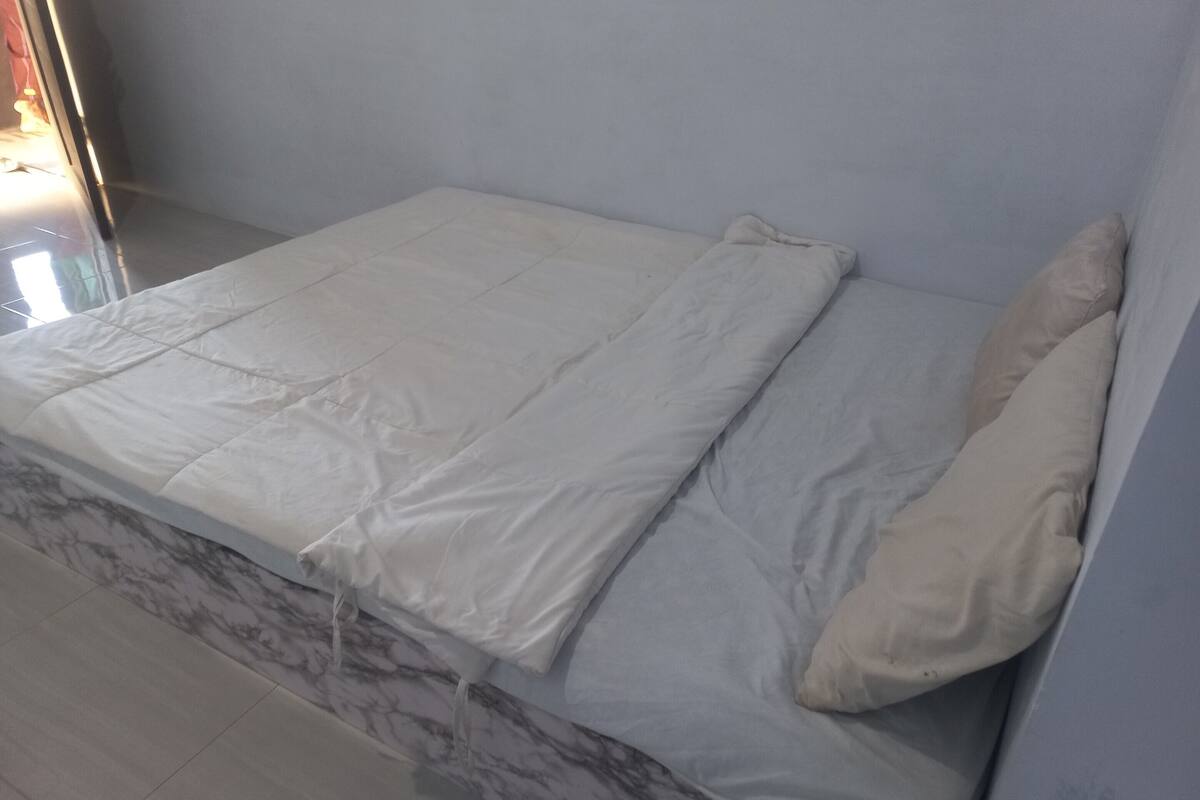 ห้องอีโคโนมีดับเบิล | พื้นที่ทำงานแบบใช้แล็ปท็อป, ผ้าปูที่นอน