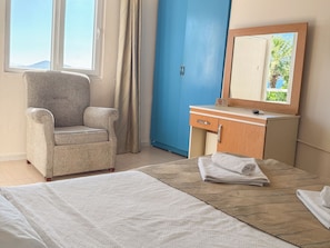 Chambre Confort double, vue sur la mer | Accès au Wi-Fi (inclus), literie fournie