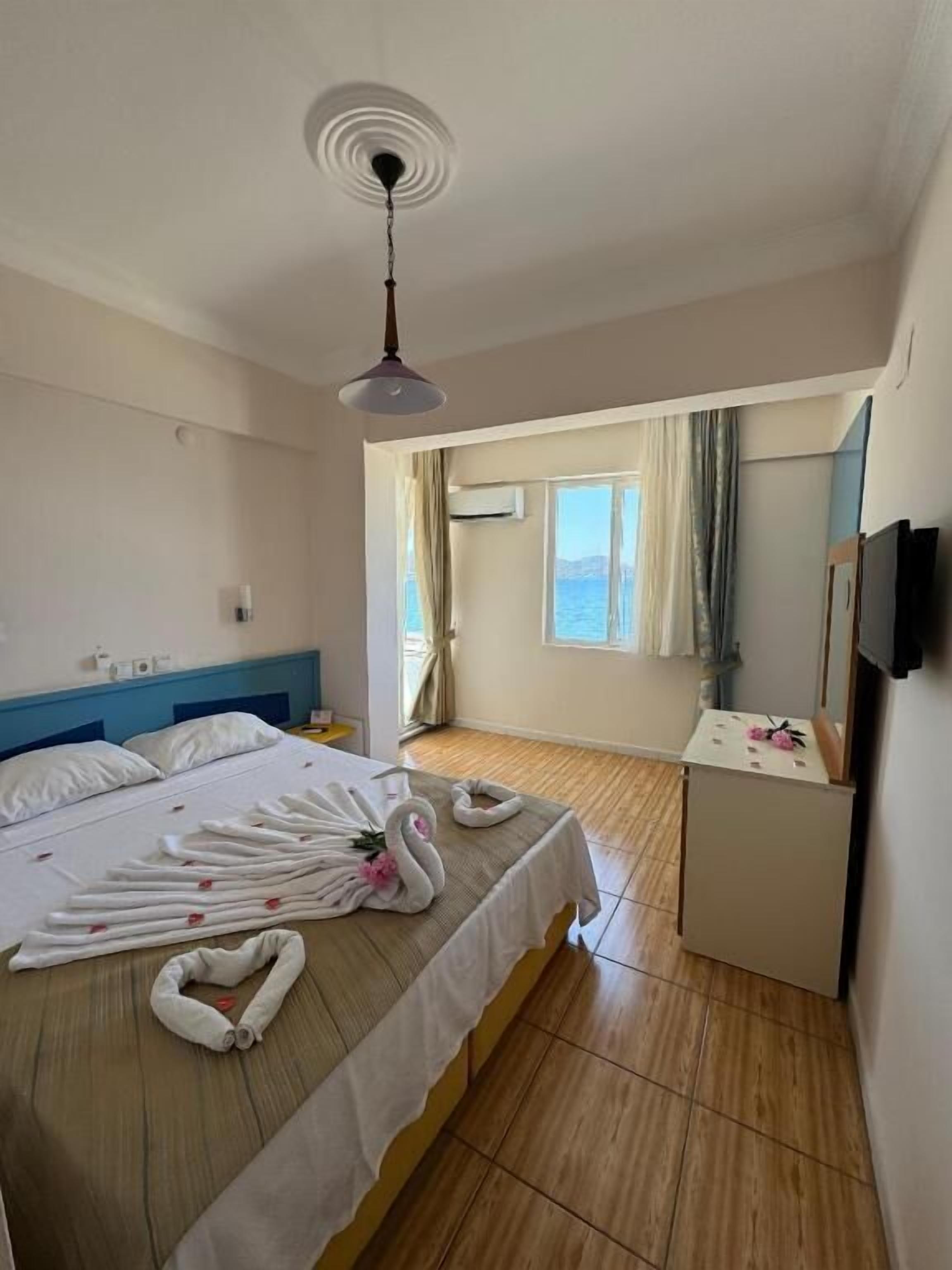 Comfort Double Room, Sea View | Free WiFi, bed sheets