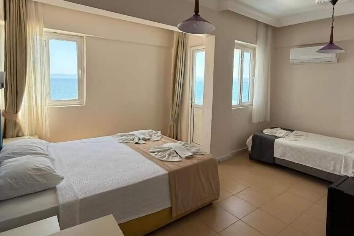 Comfort Triple Room, Sea View | Free WiFi, bed sheets