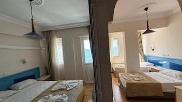 Quarto quádruplo conforto, vista para o mar | Wi-Fi de cortesia, roupa de cama