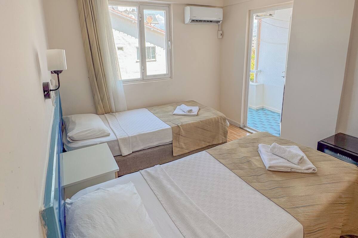 Comfort Twin Room, Sea View | WiFi (free), bed sheets