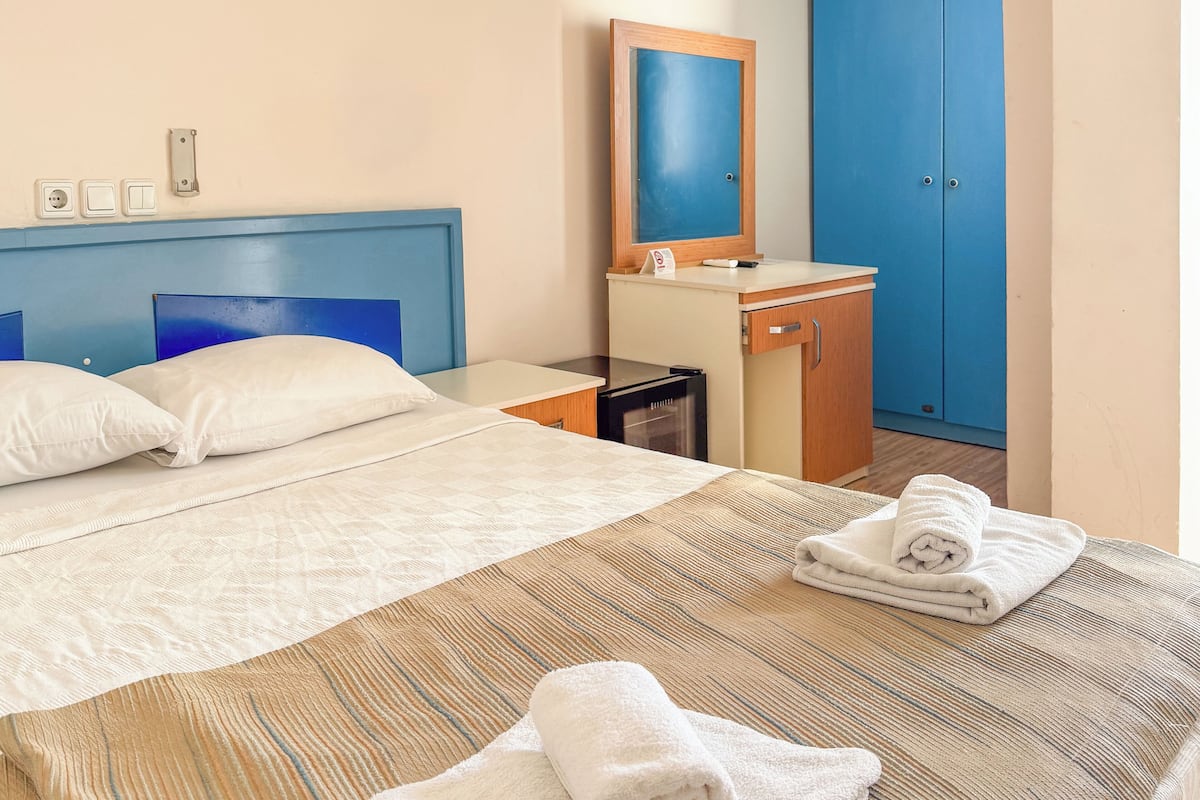 Economy Double Room | WiFi (free), bed sheets