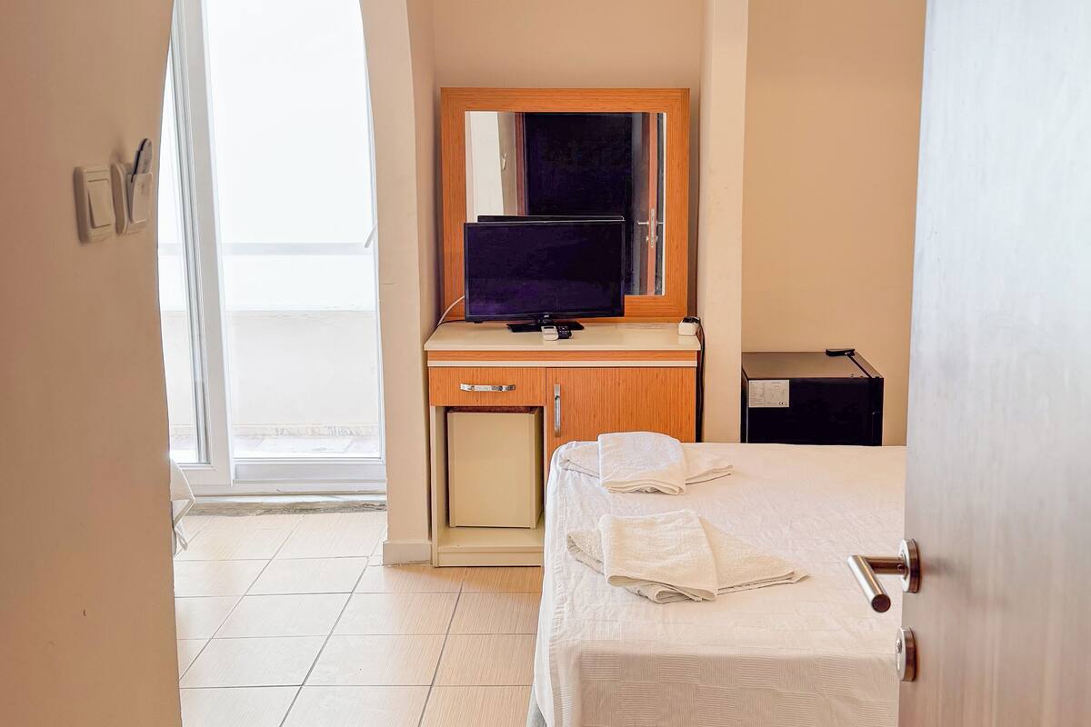 Economy Triple Room | WiFi (free), bed sheets