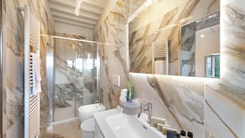 Honeymoon Villa, Multiple Bedrooms, Mountainside (Villa Chimera Green 10 with Pool &) | Bathroom | Shower, hair dryer, bidet, towels