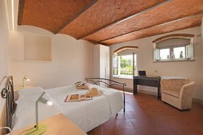 Honeymoon Villa, Multiple Bedrooms, Mountainside (Amazing Villa Chimera Green 10) | 5 bedrooms, iron/ironing board, free WiFi, bed sheets