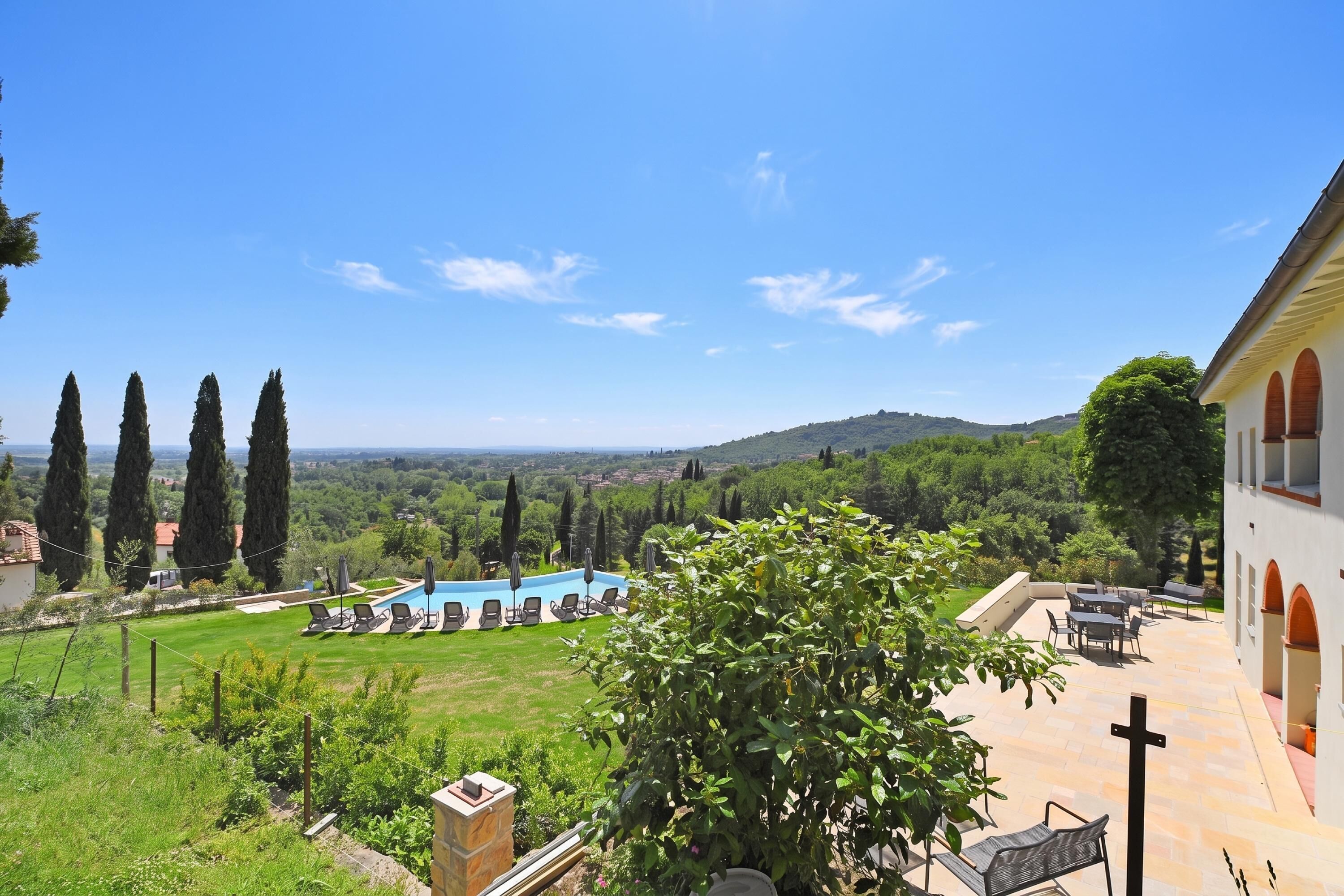 Vila lua de mel, vários quartos, ao lado da montanha (Villa Chimera Green 10 with Pool &) | Terraço/pátio