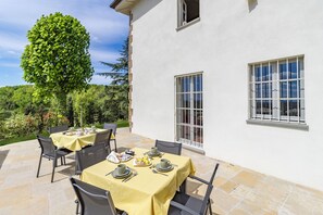 Honeymoon Villa, Multiple Bedrooms, Mountainside (Villa Chimera Green 10 with Pool &) | Outdoor dining